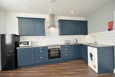 1 bed flat, Addison Road, Flat 5, North Hill, Plymouth, PL48LL - Image 1